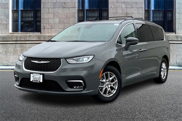 Used 2022 Chrysler Pacifica Touring L with VIN 2C4RC1BG9NR197875 for sale in Downers Grove, IL