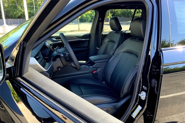 2025 JEEP GRAND CHEROKEE - Image 9