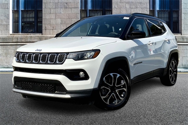 Used 2023 Jeep Compass Limited with VIN 3C4NJDCN0PT523467 for sale in Downers Grove, IL