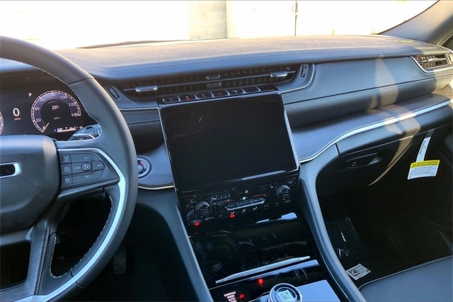 2025 JEEP GRAND CHEROKEE - Image 6