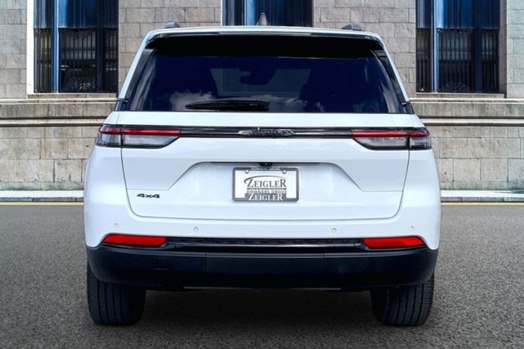 Used 2022 Jeep Grand Cherokee Laredo SUV