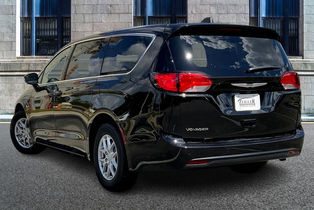 2026 CHRYSLER VOYAGER - Image 3