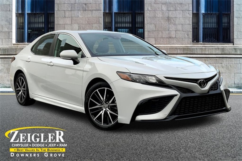 Used 2023 Toyota Camry SE Sedan