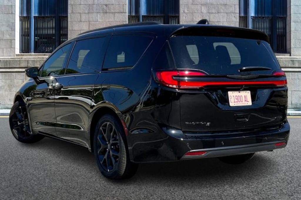 New 2026 Chrysler Pacifica Limited Passenger Van