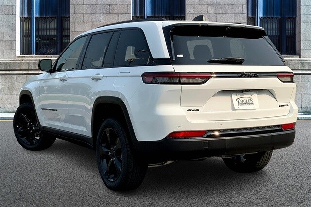 2025 Jeep Grand Cherokee Limited photo 2