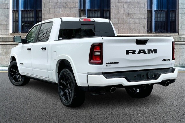 2025 Ram 1500 Laramie photo 3