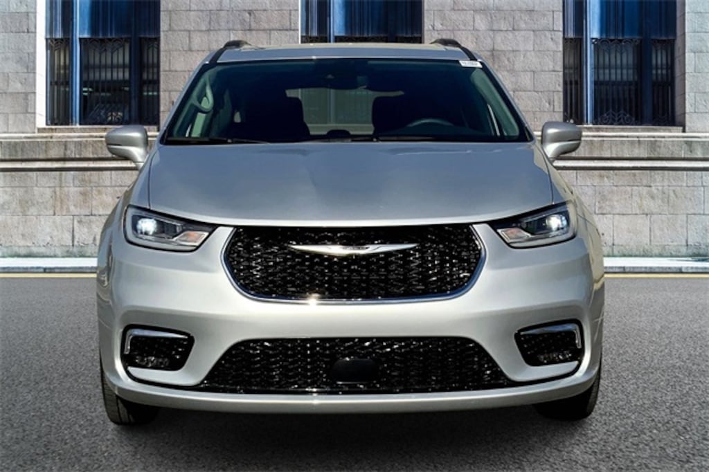 Used 2022 Chrysler Pacifica Touring L Van Passenger Van