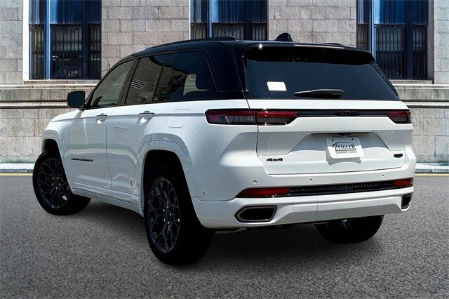 2025 Jeep Grand Cherokee Summit Reserve photo 3
