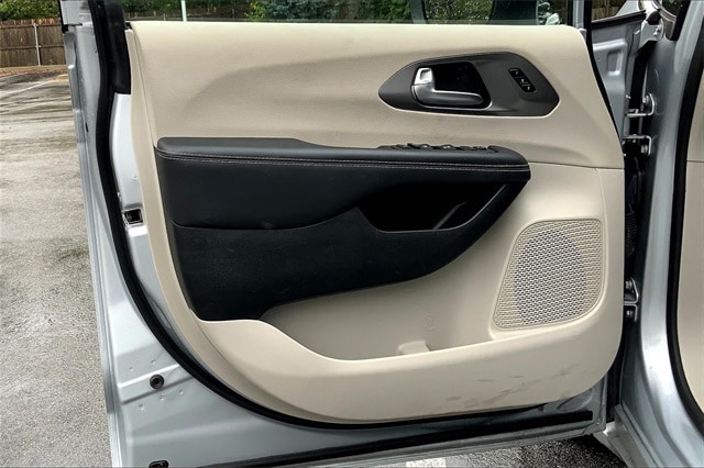 2023 CHRYSLER PACIFICA - Image 21