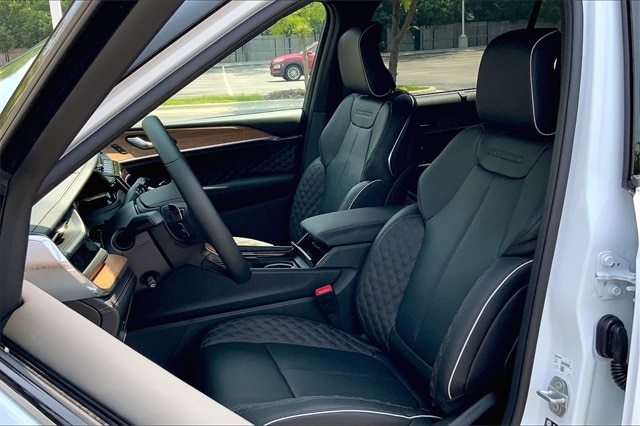 2025 JEEP GRAND CHEROKEE L - Image 9