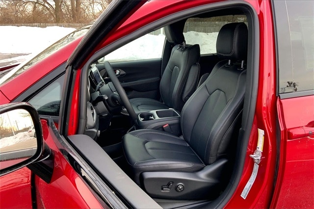 2026 CHRYSLER PACIFICA - Image 9