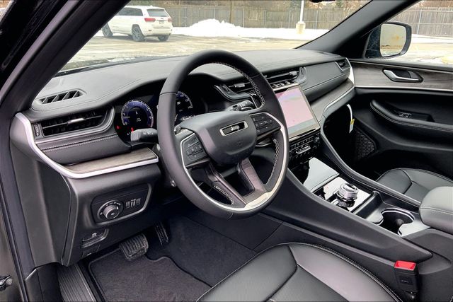 2025 JEEP GRAND CHEROKEE L - Image 8