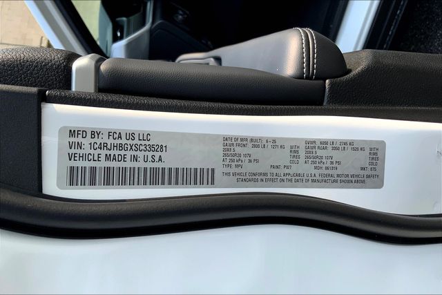 2025 JEEP GRAND CHEROKEE - Image 13