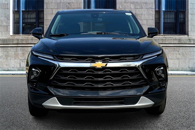 2023 Chevrolet Blazer 2LT photo 2