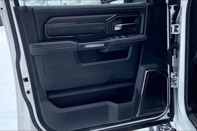 2023 RAM 3500 - Image 23