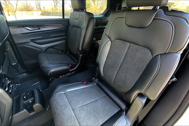 2025 JEEP GRAND CHEROKEE L - Image 10