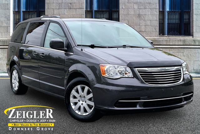 2015 Chrysler Town & Country LX's photo