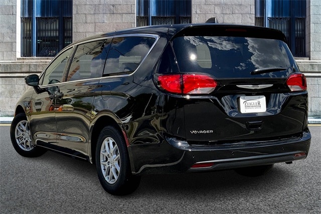 2026 CHRYSLER VOYAGER - Image 3