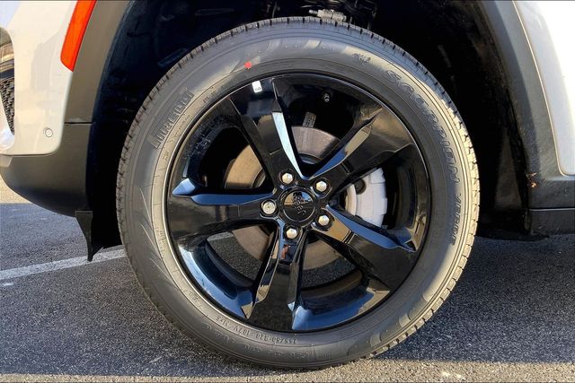 2025 JEEP GRAND CHEROKEE - Image 12