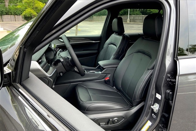 2025 JEEP GRAND CHEROKEE L - Image 9