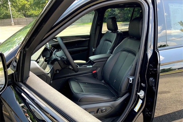 2025 JEEP GRAND CHEROKEE - Image 9