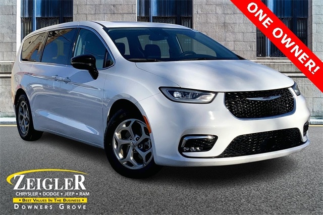 2024 Chrysler Pacifica Limited's photo