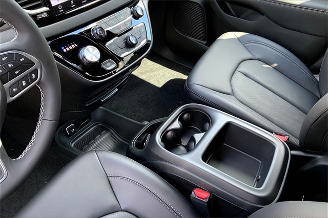 2026 CHRYSLER VOYAGER - Image 7