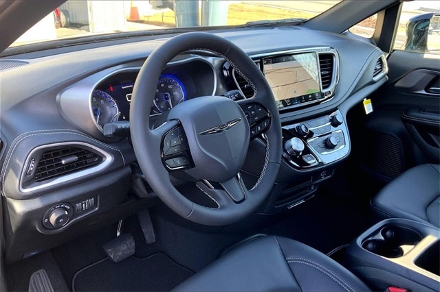 2026 CHRYSLER PACIFICA - Image 8