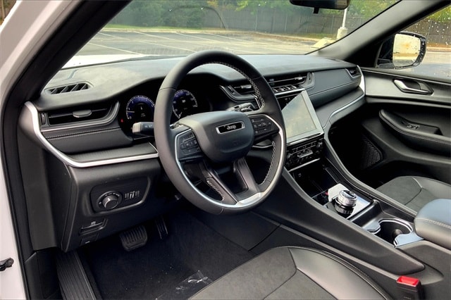 2025 JEEP GRAND CHEROKEE - Image 8