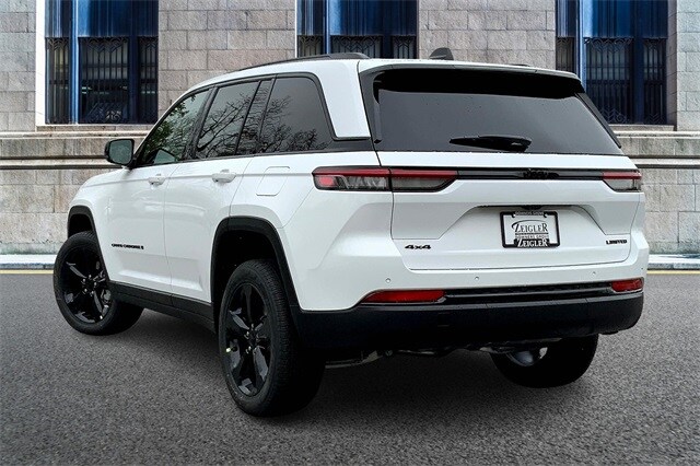 2025 Jeep Grand Cherokee Limited photo 3