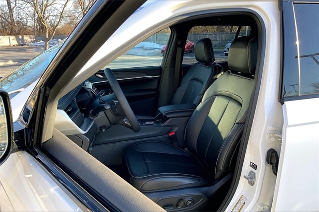 2025 JEEP GRAND CHEROKEE - Image 9