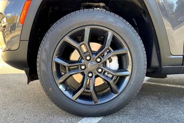 2025 JEEP GRAND CHEROKEE - Image 12