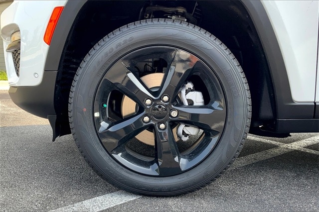 2025 JEEP GRAND CHEROKEE - Image 12