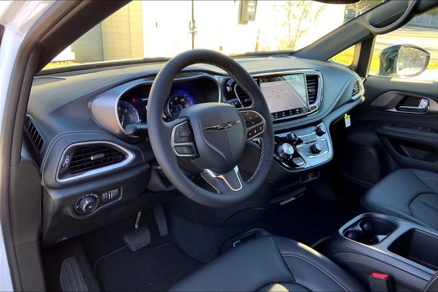 2026 CHRYSLER PACIFICA - Image 8