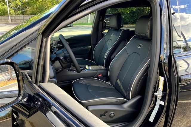 2026 CHRYSLER PACIFICA - Image 9