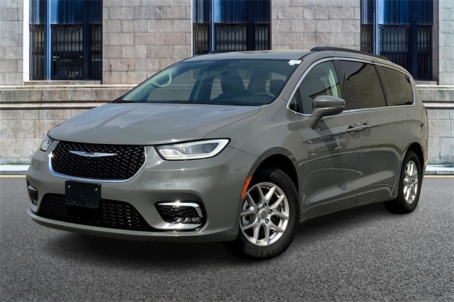 Used 2022 Chrysler Pacifica Touring L with VIN 2C4RC1BG1NR190645 for sale in Downers Grove, IL