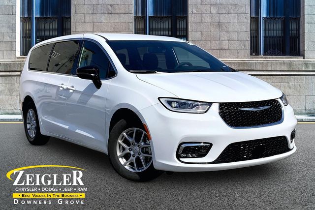 2025 Chrysler Pacifica Select's photo