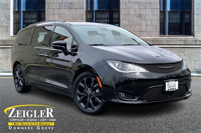 2020 Chrysler Pacifica Limited's photo