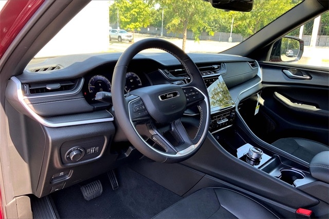 2025 JEEP GRAND CHEROKEE L - Image 8