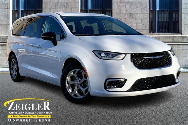 2024 Chrysler Pacifica Limited's photo