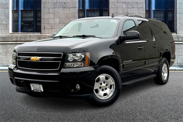 Used 2014 Chevrolet Suburban LT with VIN 1GNSKJE73ER169776 for sale in Downers Grove, IL