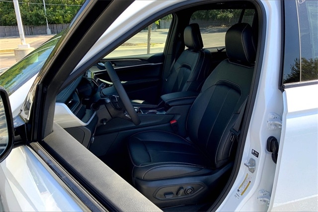 2025 JEEP GRAND CHEROKEE - Image 9