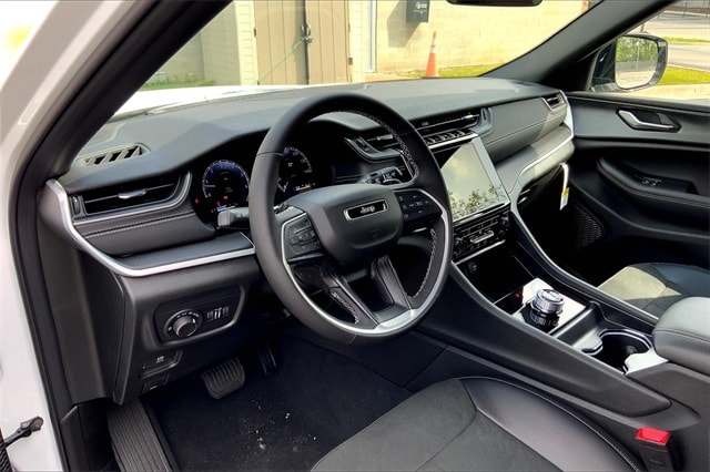 2025 JEEP GRAND CHEROKEE L - Image 8