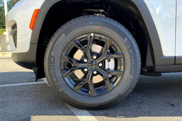 2025 JEEP GRAND CHEROKEE - Image 12