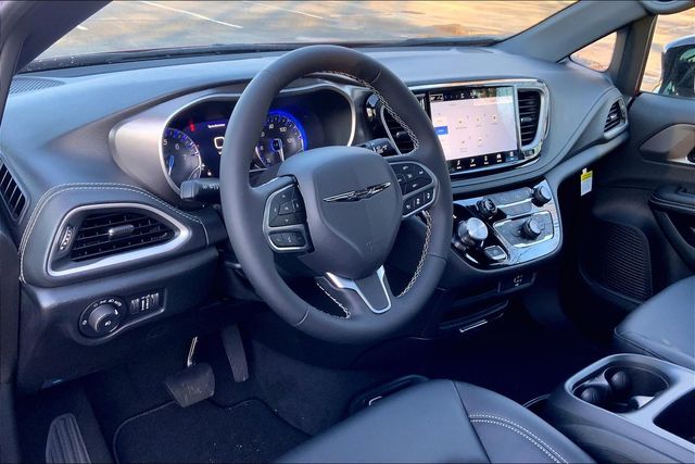 2026 CHRYSLER PACIFICA - Image 8