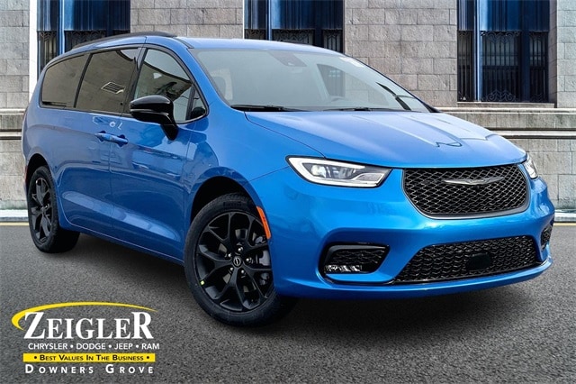 2026 Chrysler Pacifica Select's photo