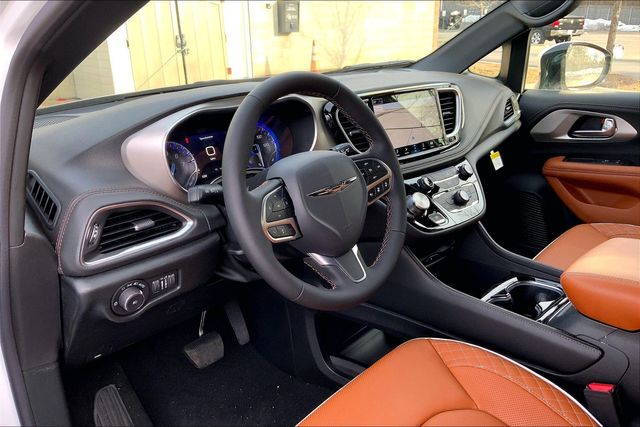 2026 CHRYSLER PACIFICA - Image 8