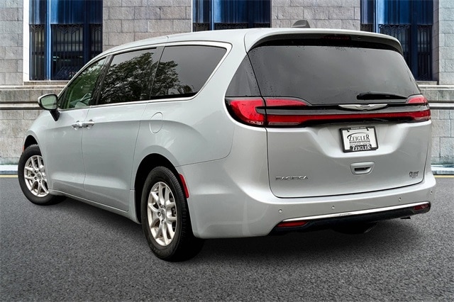 2023 CHRYSLER PACIFICA - Image 10