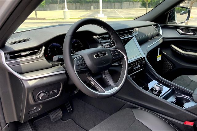 2025 JEEP GRAND CHEROKEE L - Image 8