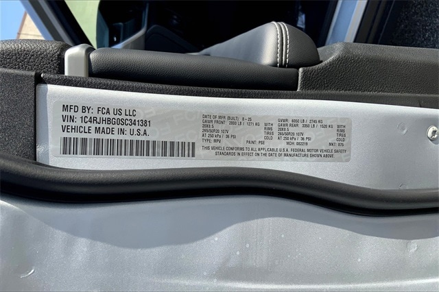 2025 JEEP GRAND CHEROKEE - Image 13